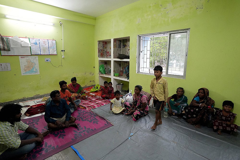India weather severe Cyclonic storm Dana in west bengal Photos_8
