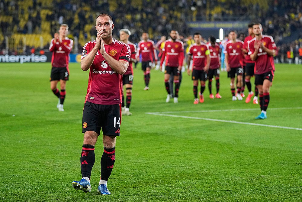 | Photo: AP/Francisco Seco : Turkey Soccer Europa League: Fenerbahce and Manchester United