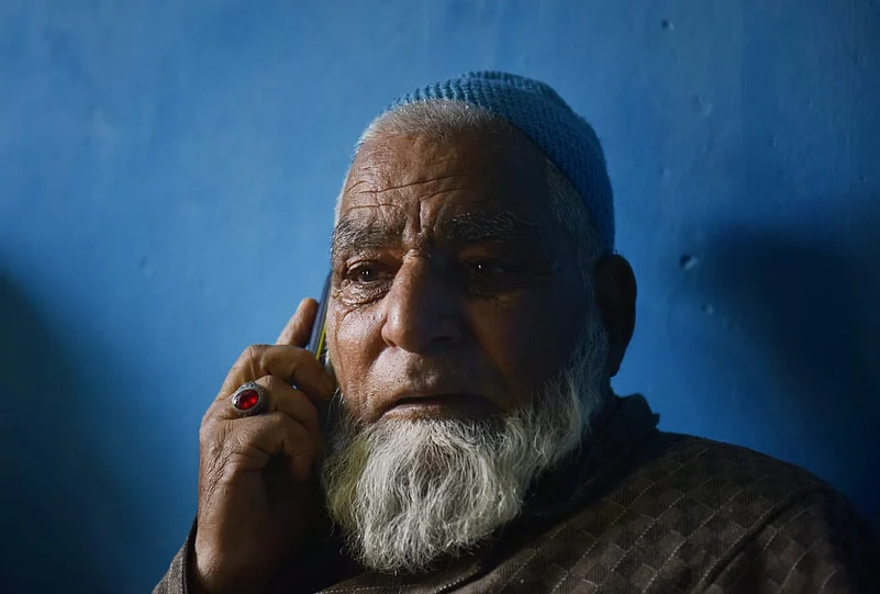 Abdul Ahad Mir, father of Ahmad Mir, an army porter who got killed in Gulmarg attack