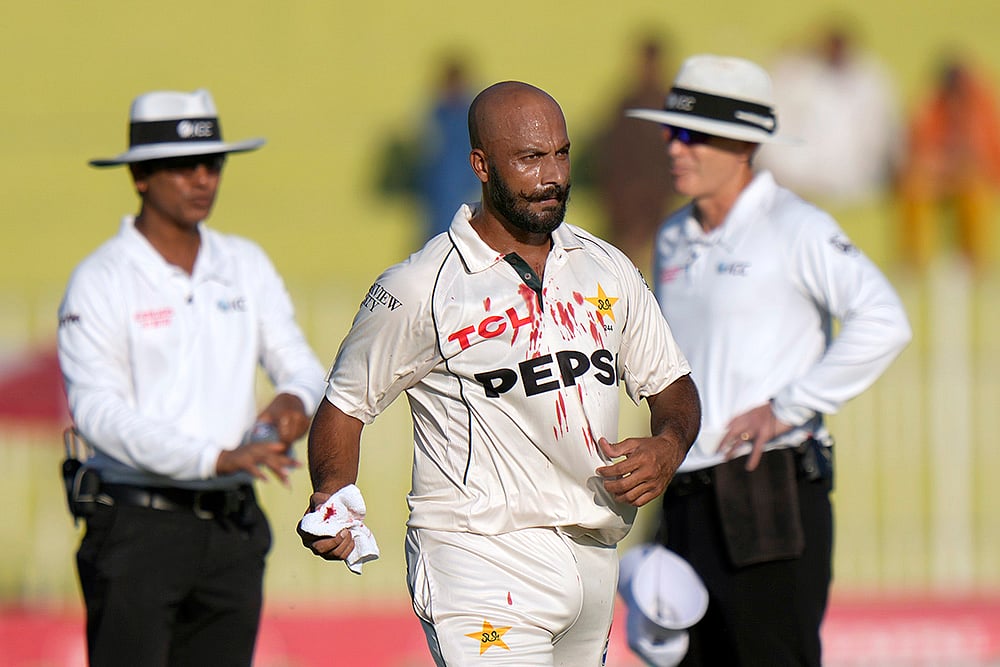 Pakistan vs England 3rd Test cricket Day 2 Photo gallery_Pakistans Sajid Khan injured