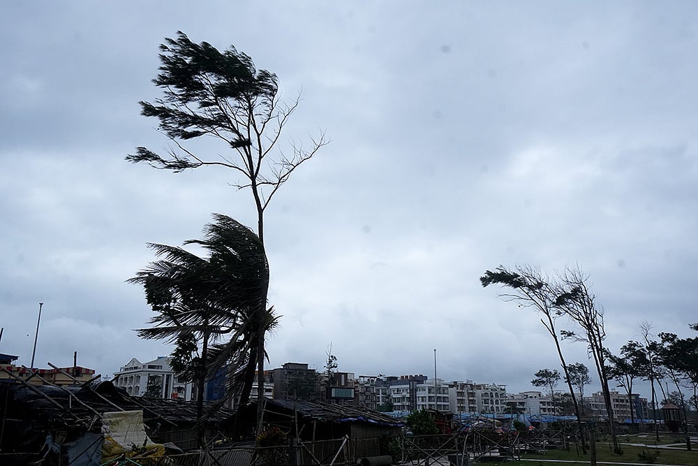 | Photo: PTI/Swapan Mahapatra : Tropical Cyclone Dana