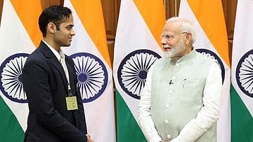 Arjun Erigaisi with Narendra Modi. - X/ArjunErigaisi