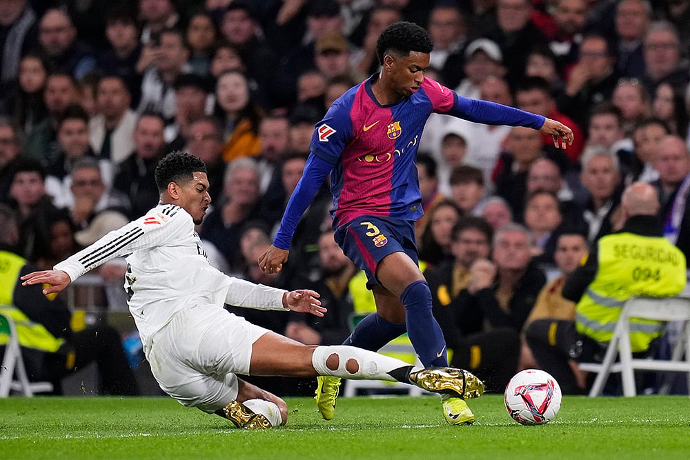Real Madrid and Barcelona La Liga soccer photo gallery_Alejandro Balde 