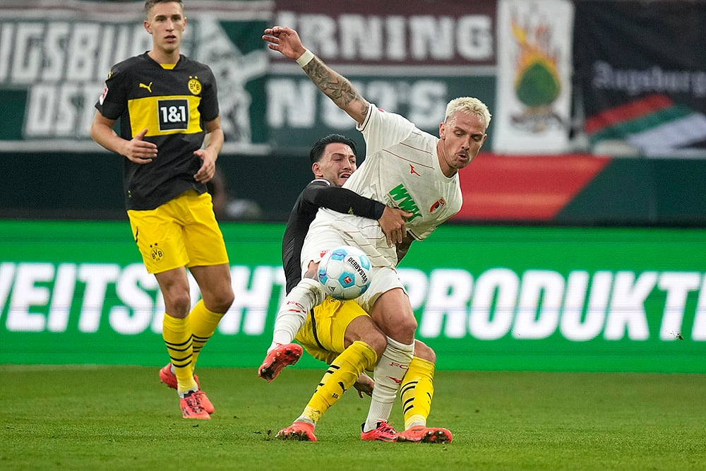 Borussia Dortmund vs FC Augsburg Bundesliga soccer photo gallery_Phillip Tietz