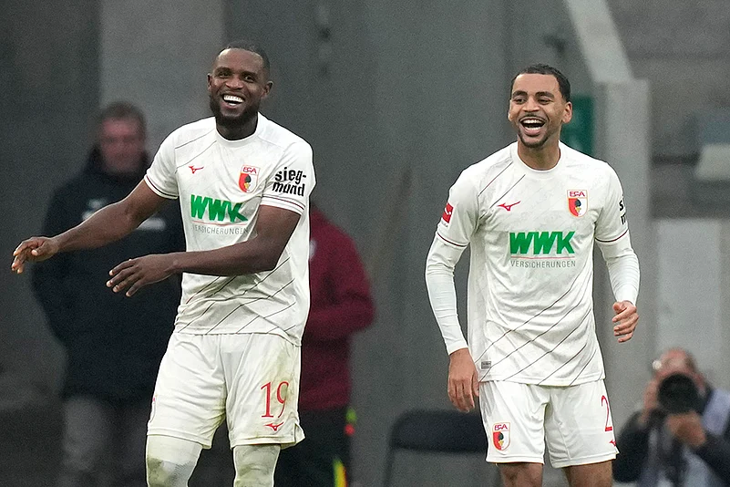 Borussia Dortmund vs FC Augsburg Bundesliga soccer photo gallery_Augsburgs Alexis Claude-Maurice