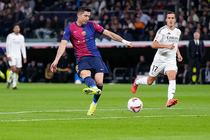 Real Madrid and Barcelona La Liga soccer photo gallery_Robert Lewandowski
