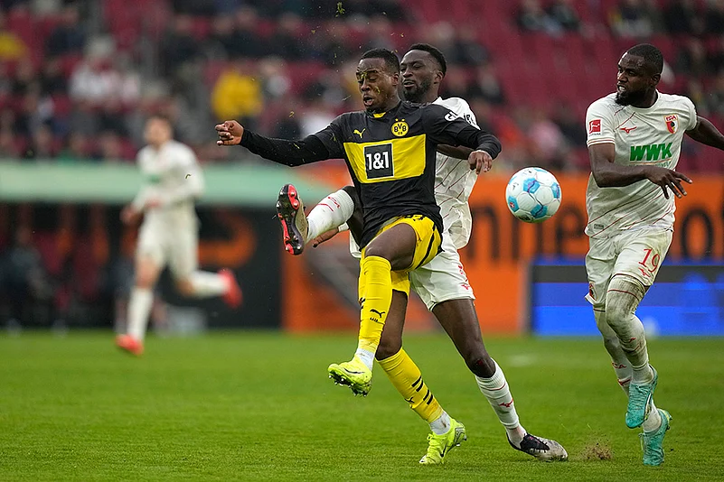 Borussia Dortmund vs FC Augsburg Bundesliga soccer photo gallery_Jamie Bynoe-Gittens