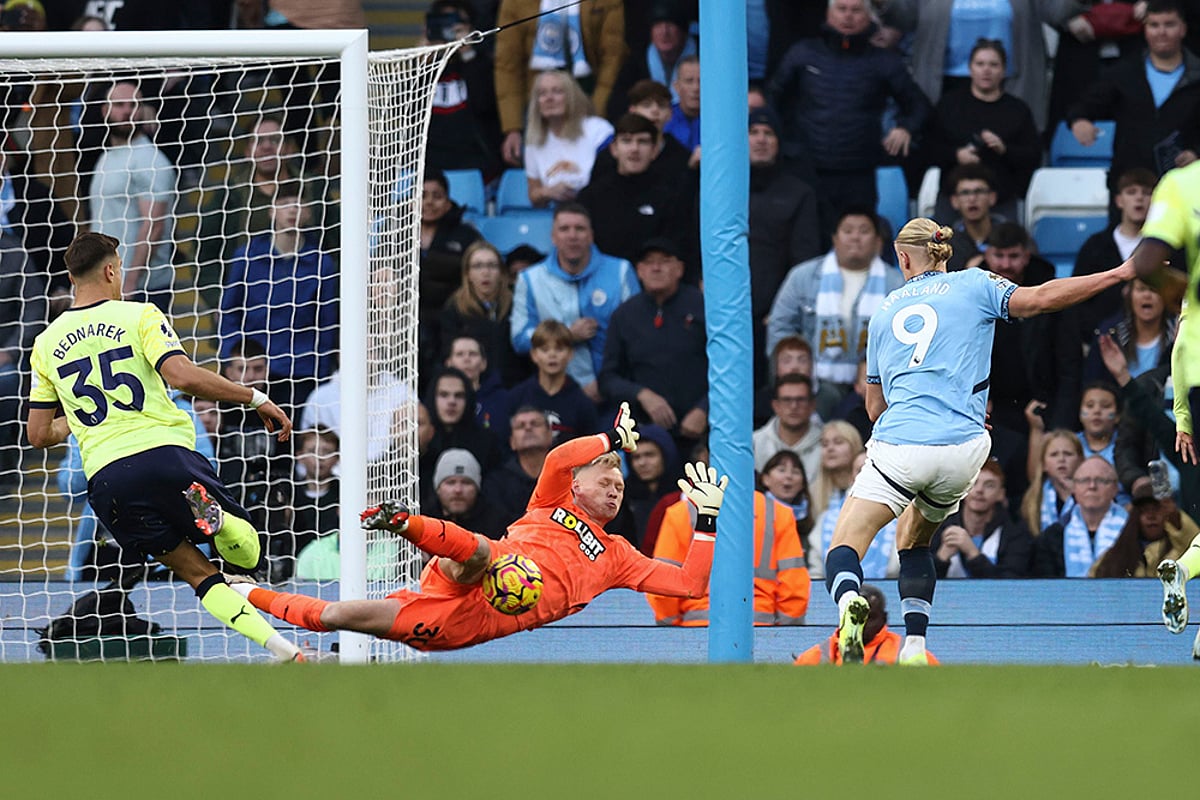 Manchester City vs Southampton English Premier League soccer photo gallery_Aaron Ramsdale