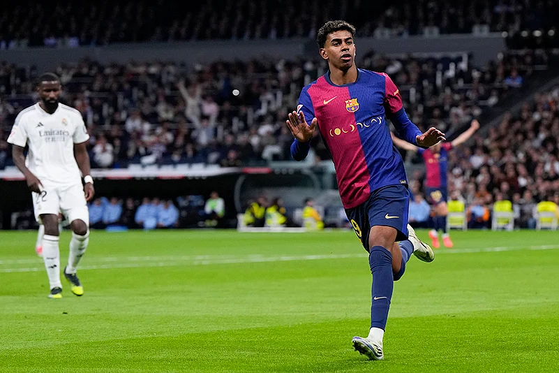 Real Madrid and Barcelona La Liga soccer photo gallery_Lamine Yamal