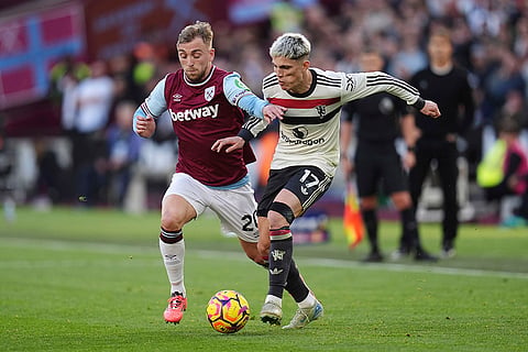 Premier League 2024-25: West Ham United's Jarrod Bowen, left, and Manchester United's Alejandro Garnacho battle for the ball 