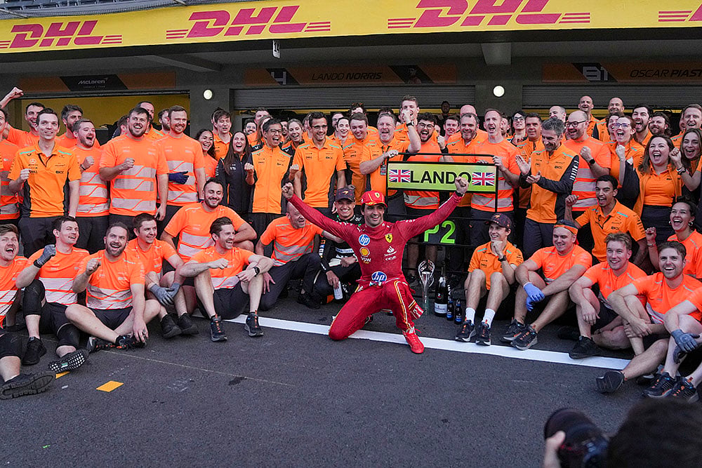 | Photo: AP/Fernando Llano : Mexican Grand Prix: Ferrari driver Carlos Sainz of Spain, center, joins McLaren's Lando Norris of Britain in celebration