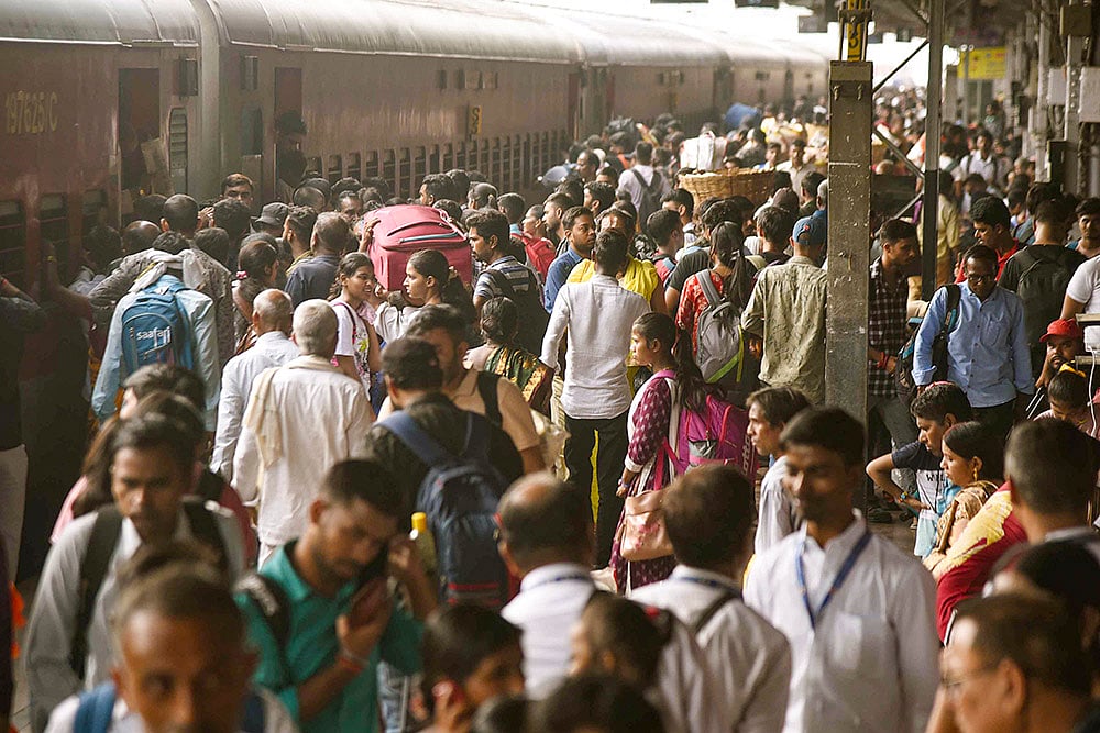 Diwali festival: Heavy rush at Patna railway station