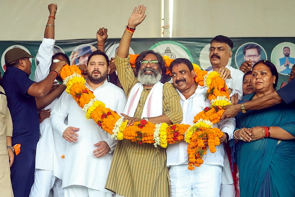 Jharkhand polls: Jharkhand Chief Minister Hemant Soren with RJD leader Tejashwi Yadav