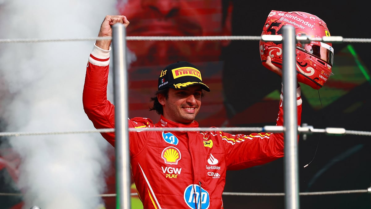 Carlos Sainz celebrates in Mexico City