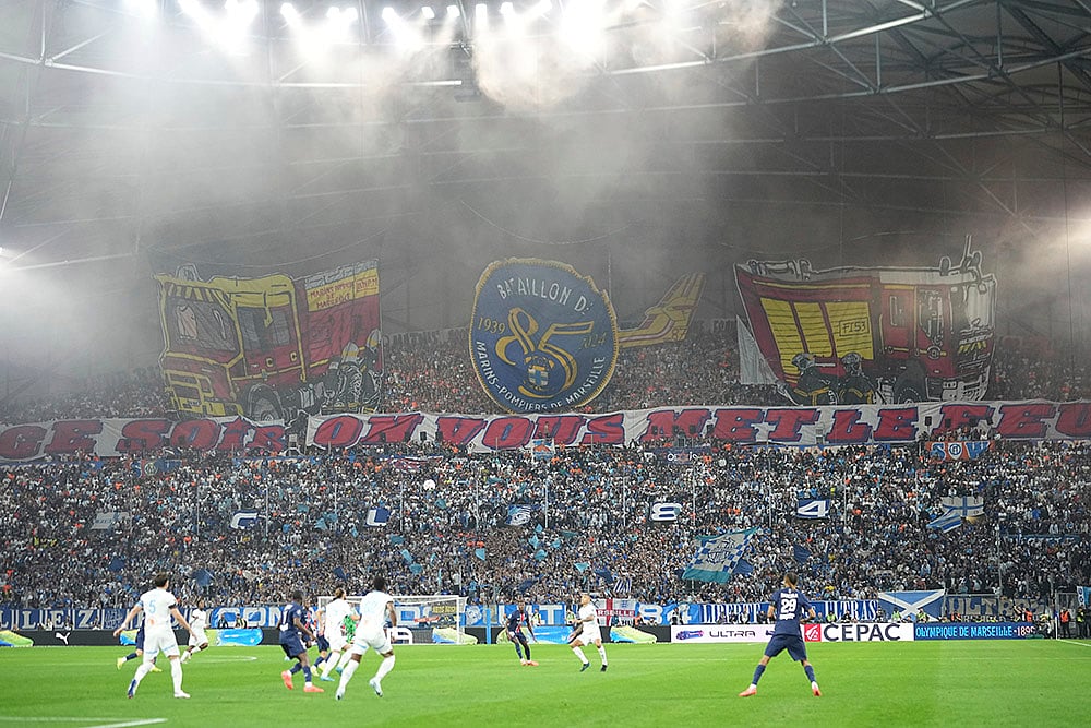 France Soccer League One Marseille vs Paris Saint-Germain photo gallery_Marseille soccer supporters
