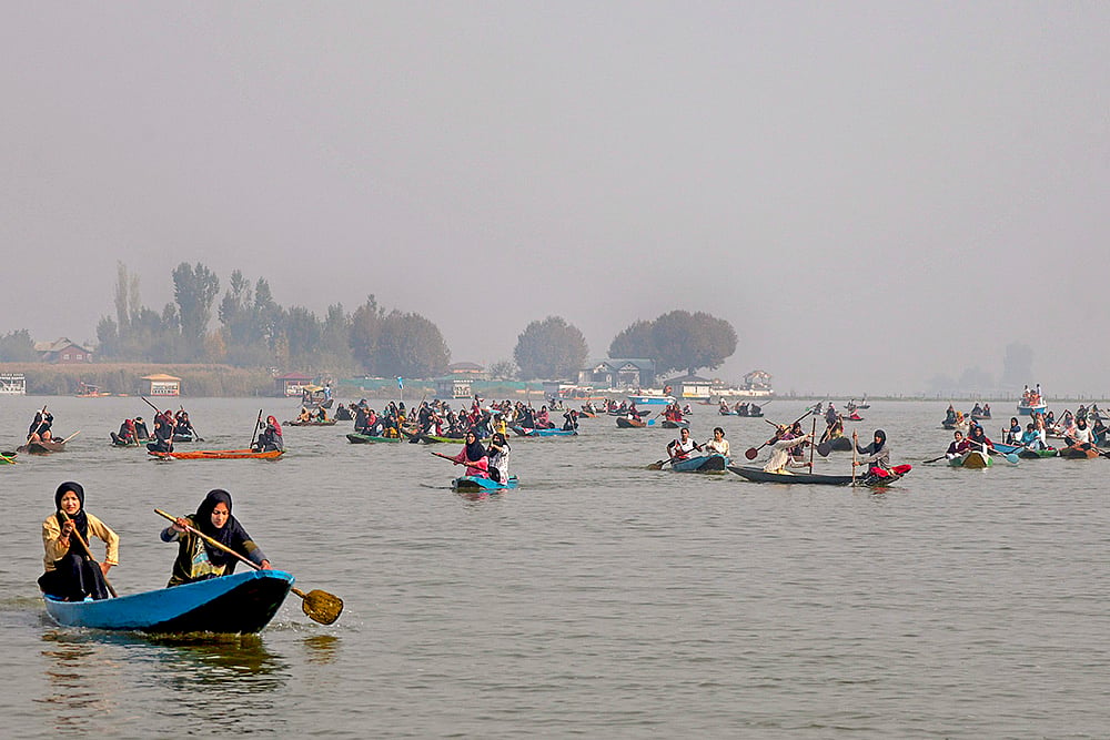 All-Women Boat Race To Drive Women Empowerment in Dal Lake in Srinagar_2