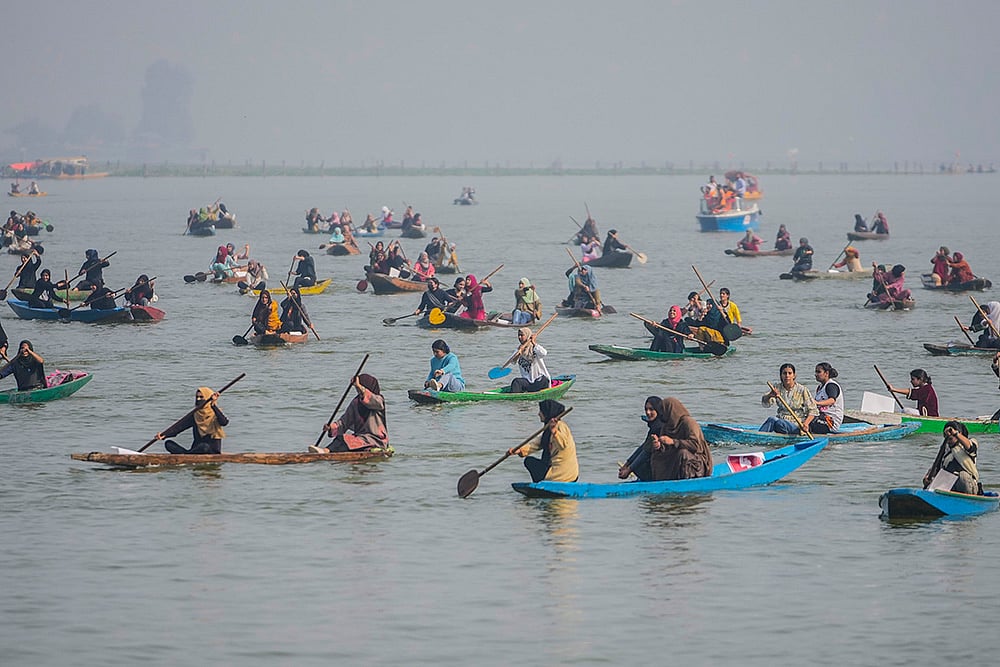 All-Women Boat Race To Drive Women Empowerment in Dal Lake in Srinagar_6