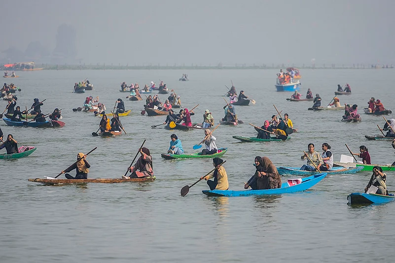 All-Women Boat Race To Drive Women Empowerment in Dal Lake in Srinagar_6