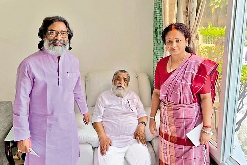 Instagram/Hemant Soren : The Soren Trio: Hemant and Kalpana Soren with Shibu Soren 