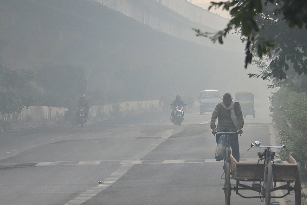 | Photo: PTI : Weather: Smog in Delhi