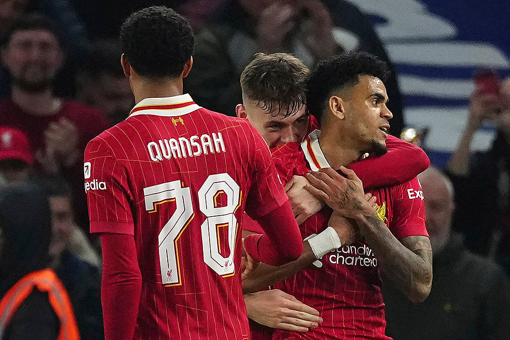 | Photo: AP/Dave Shopland : EFL Cup Quarter-Finals: Liverpool's Luis Diaz, right, celebrates with his teammates after scoring a goal