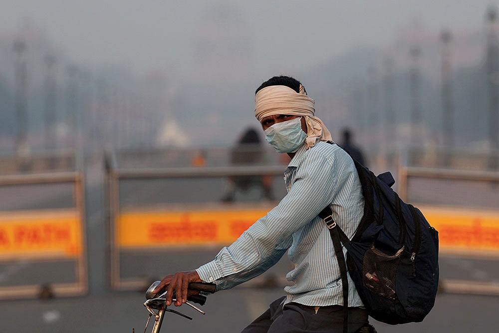 Photo: PTI/Kamal Singh : Air Pollution In New Delhi