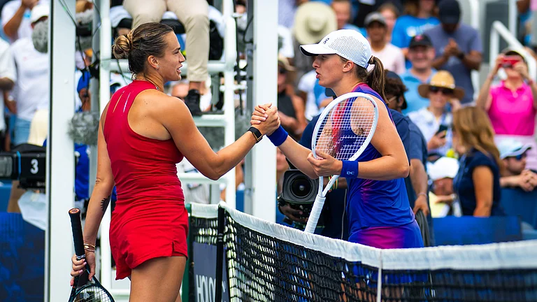 Iga Swiatek and Aryna Sabalenka are vying for top spot in the WTA rankings - null