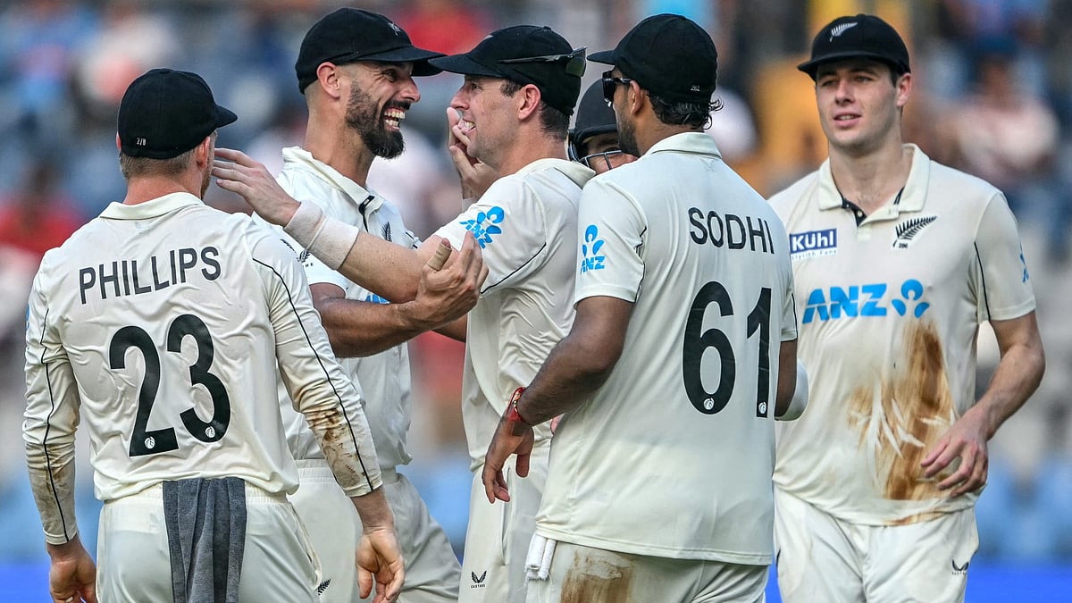 New Zealand rallied with three late wickets - null