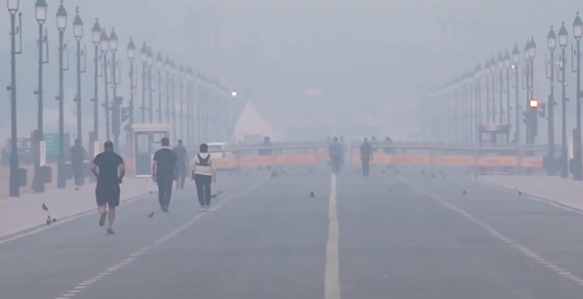 Smog at Delhi's India Gate after Diwali celebrations - PTI