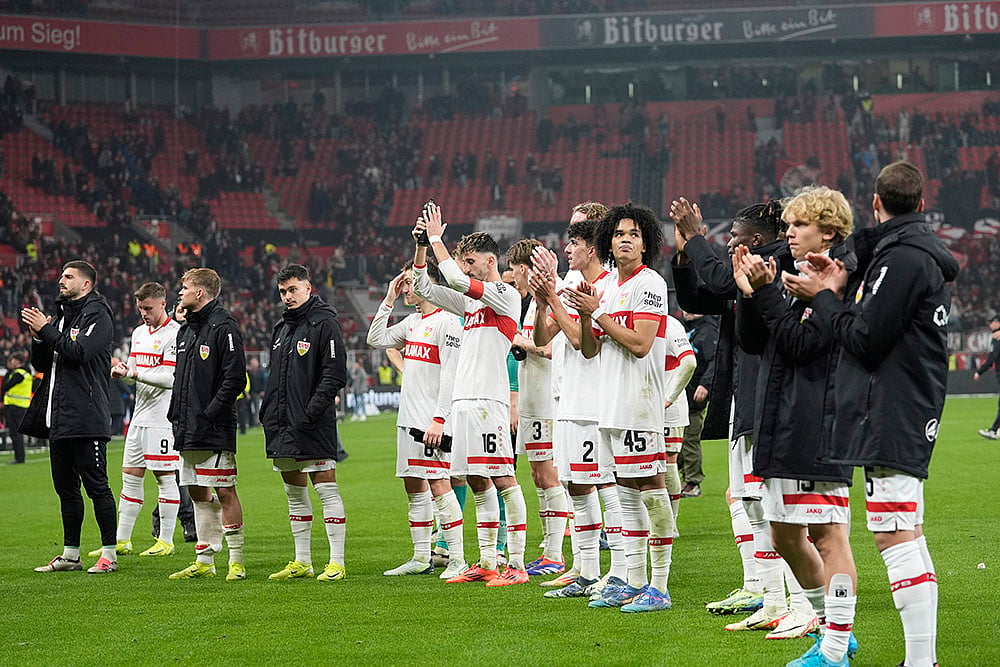 | Photo: AP/Martin Meissner : Bundesliga soccer 2024-25: fB Stuttgart players greet supporters after the game