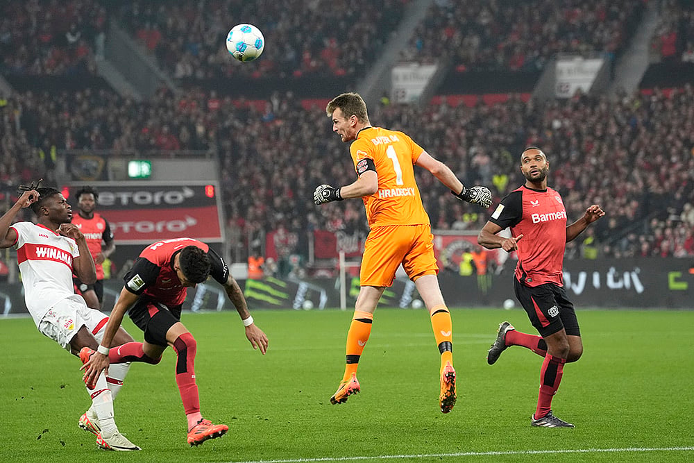 Germany Soccer Bundesliga Bayer Leverkusen and VfB Stuttgart football photos_Lukas Hradecky