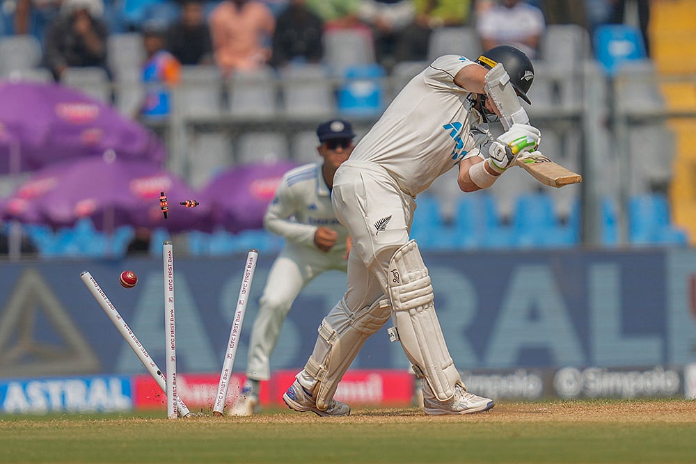 India Vs New Zealand 3rd Test cricket at Wankhede Stadium in Mumbai photo gallery_Tom Latham