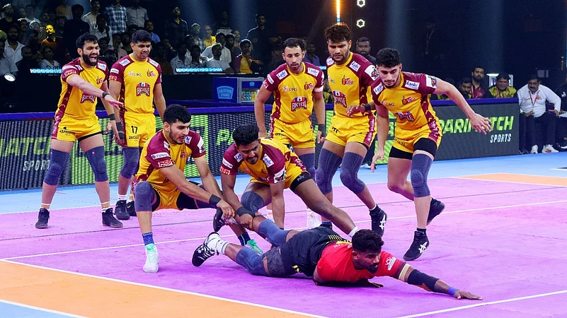 Pro Kabaddi League season 11 match between Telugu Titans and Bengaluru Bulls.