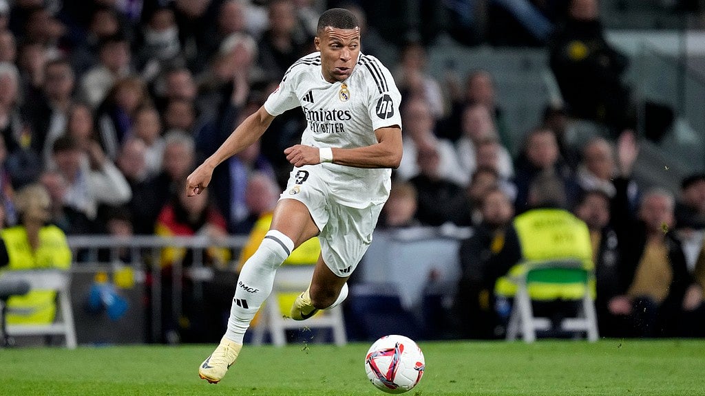 AP/Bernat Armangue : Kylian Mbappe in action during Real Madrid's El Clasico clash against FC Barcelona.