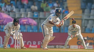 | Photo: AP/Rajanish Kakade : India vs New Zealand 3rd Test: India's Rishabh Pant plays a shot during the second day