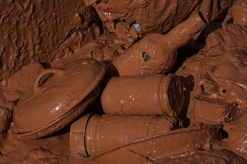 Spain flood aftermath photo gallery_Utensils