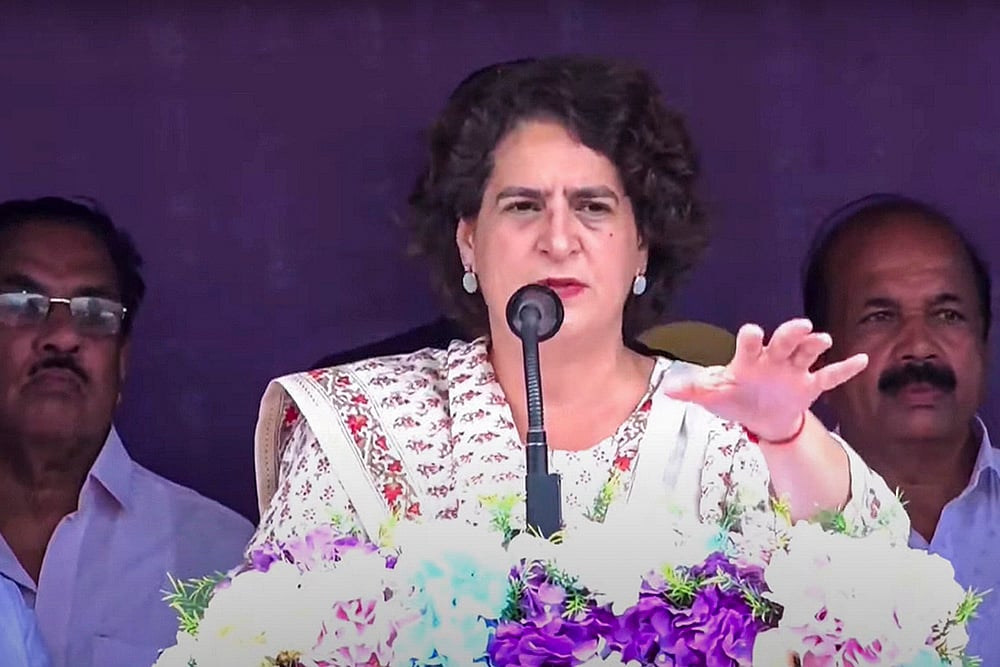 Priyanka addresses public meeting in Wayanad