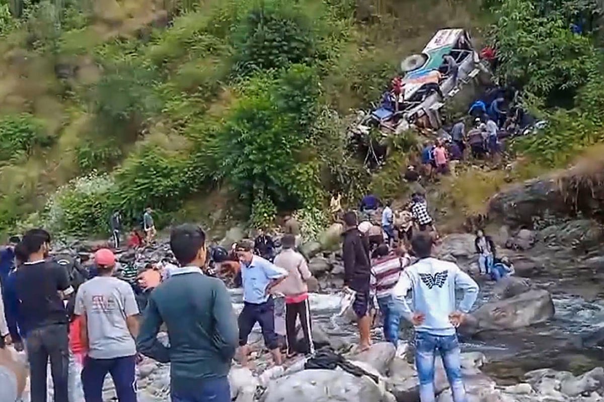 Bus Accident in Almora district, Uttarakhand photos_1