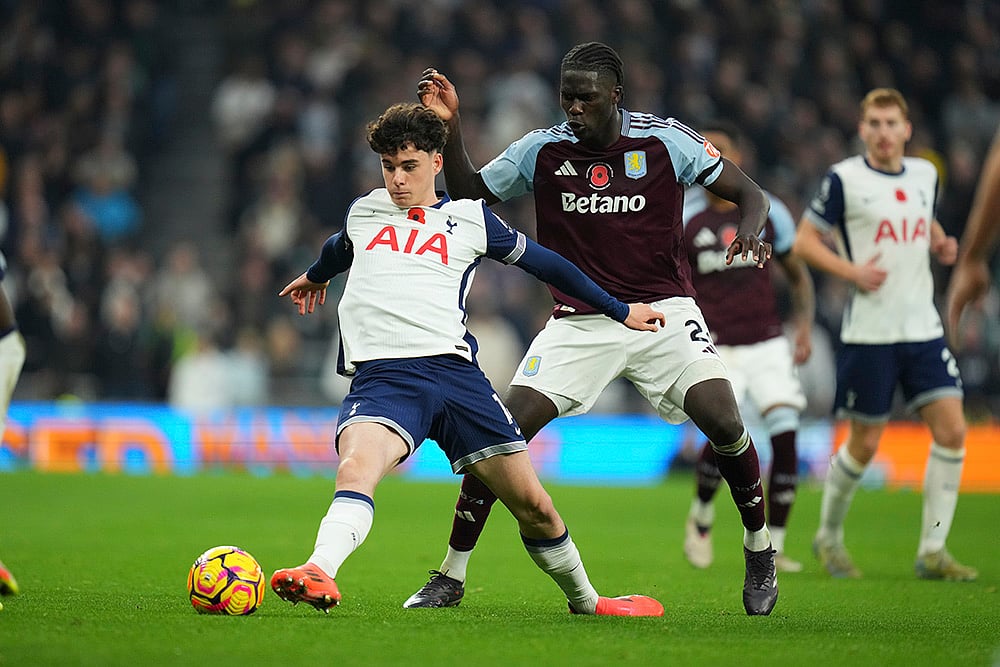 English Premier League soccer Tottenham Hotspur and Aston Villa photo gallery_Archie Gray