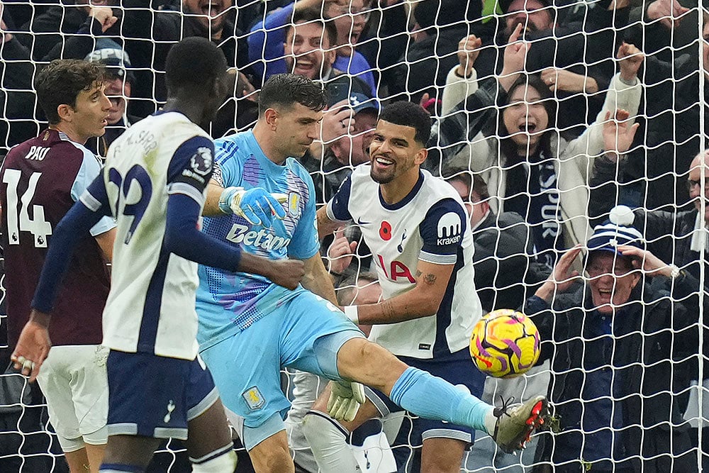 English Premier League soccer Tottenham Hotspur and Aston Villa photo gallery_Dominic Solanke