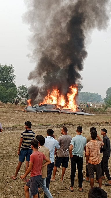 IAFs MiG-29 crashes in UPs Agra |