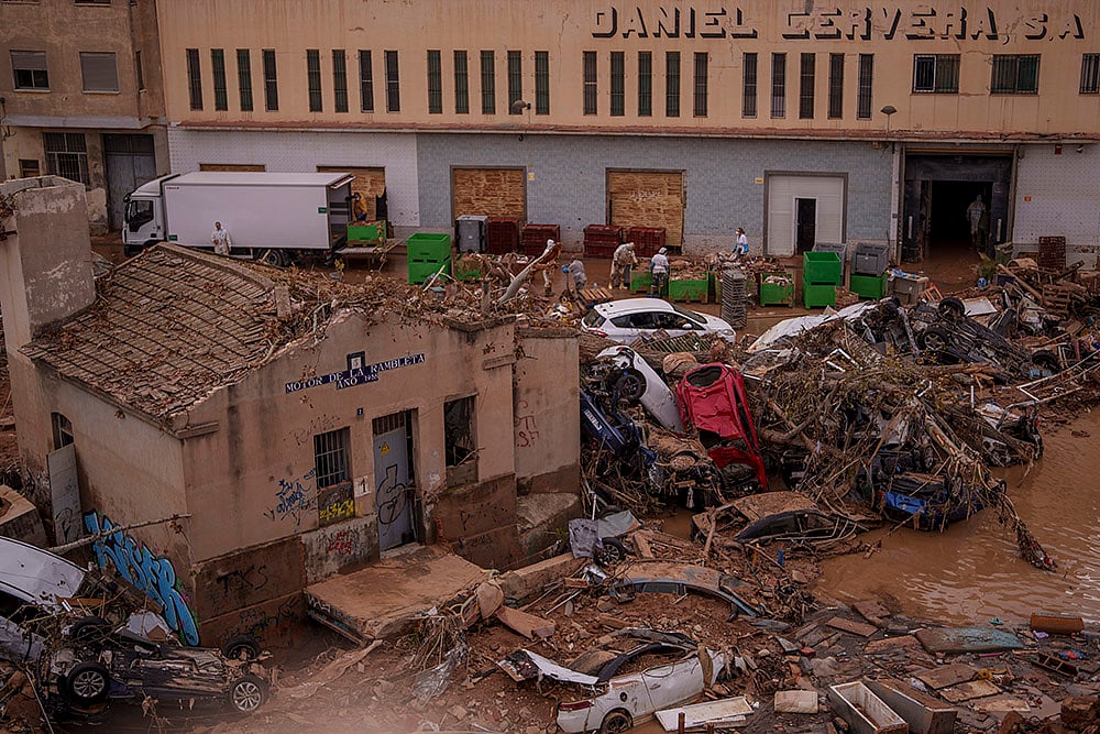 Spain flood aftermath photo gallery_Catarroja