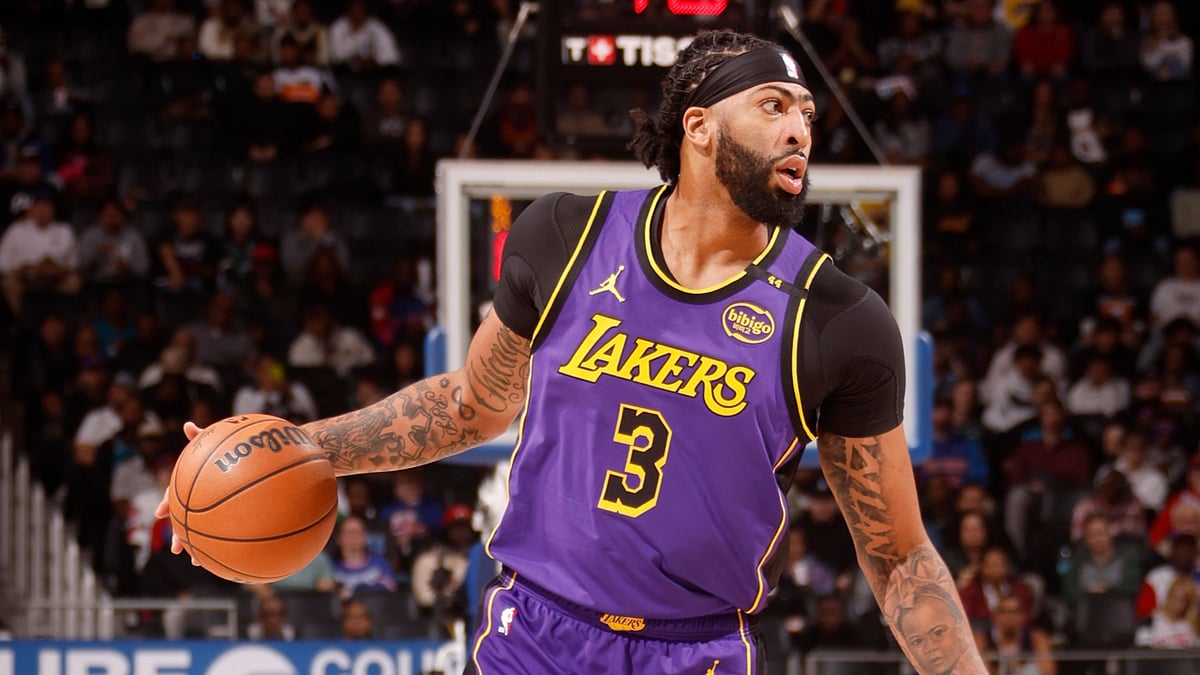 Anthony Davis of the Lakers in action