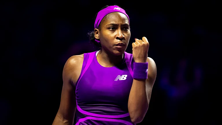 Coco Gauff beat Iga Swiatek to reach the semi-finals of the WTA Finals - null