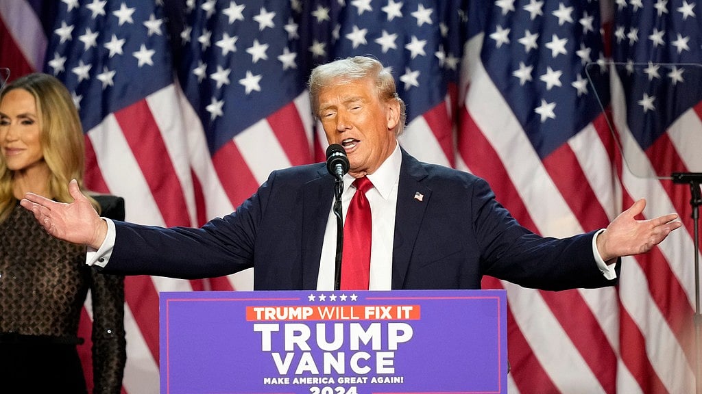 | Photo: Alex Brandon for AP : Donald Trump during his "victory" speech in Florida