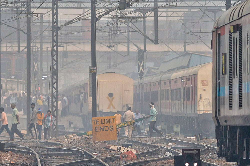 | Photo: PTI : Smog in Delhi