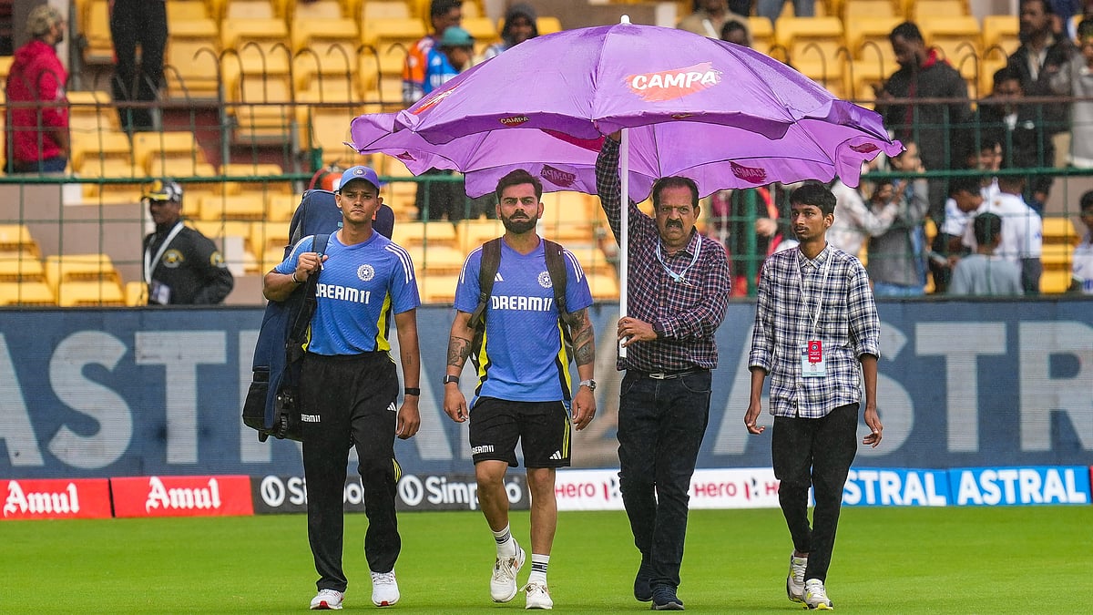 PTI Photo/Shailendra Bhojak : India's Virat Kohli and Yashasvi Jaiswal during a Test match against New Zealand.