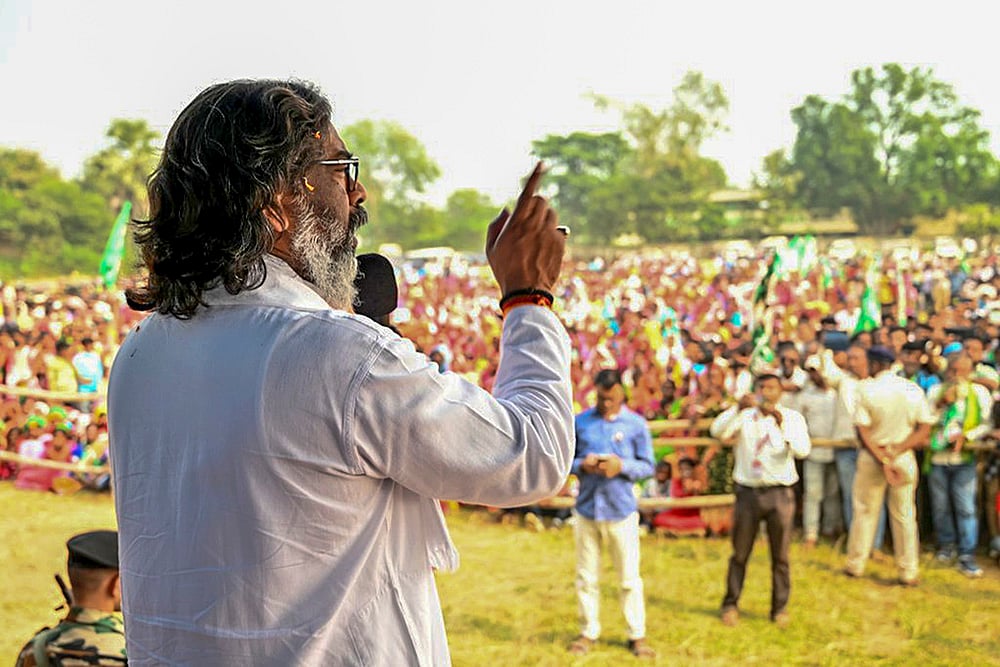 | Photo: PTI : Hemant Soren addresses a public meeting in Jamshedpur