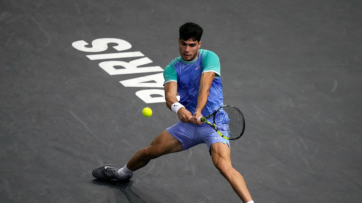 AP Photo/Michel Euler : Spain's Carlos Alcaraz makes a return to France's Ugo Humbert during their third-round match of the Paris Masters tennis tournament at the Accor Arena.