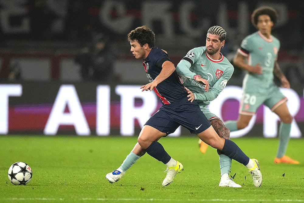 UEFA Champions League soccer Paris Saint Germain vs Atletico Madrid football match_Rodrigo De Paul